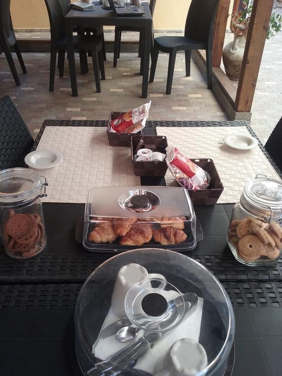 A Due Passi Dal Porto 호텔 치비타베키아 외부 사진