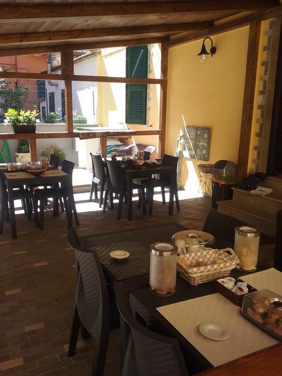 A Due Passi Dal Porto 호텔 치비타베키아 외부 사진
